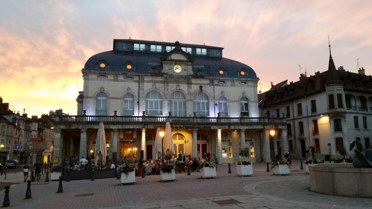 La Maison De La Douce Heure, 4 Appartements Climatises Avec Jardin Au Centre Ville Proche Des Thermes Лон-ле-Соньє Екстер'єр фото